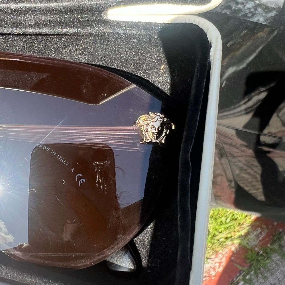 Versace Sunglasses Gigi Like New Condition w/ Case! - Picture 4 of 7
